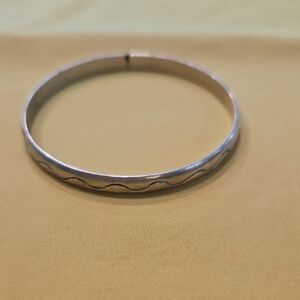 Vintage sterling silver 925 southwestern etched bangle bracelet.